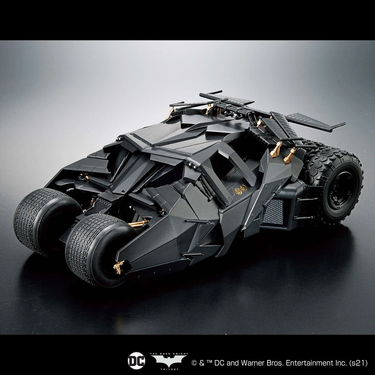 1/35 BATMOBILE (BATMAN BEGINS) 2 1/35 BATMOBILE (BATMAN BEGINS) – Bild 2